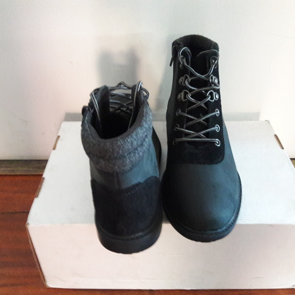 Clarks - Picture 2 of 5